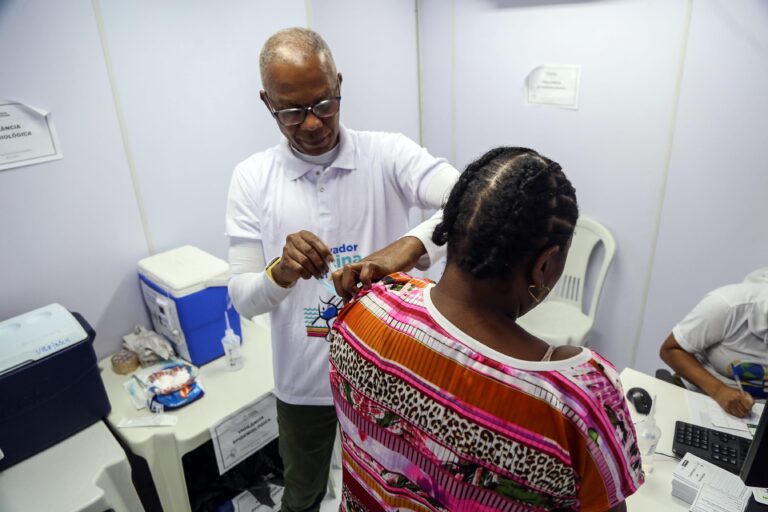 Atendimento médico em unidade de saúde de Salvador 