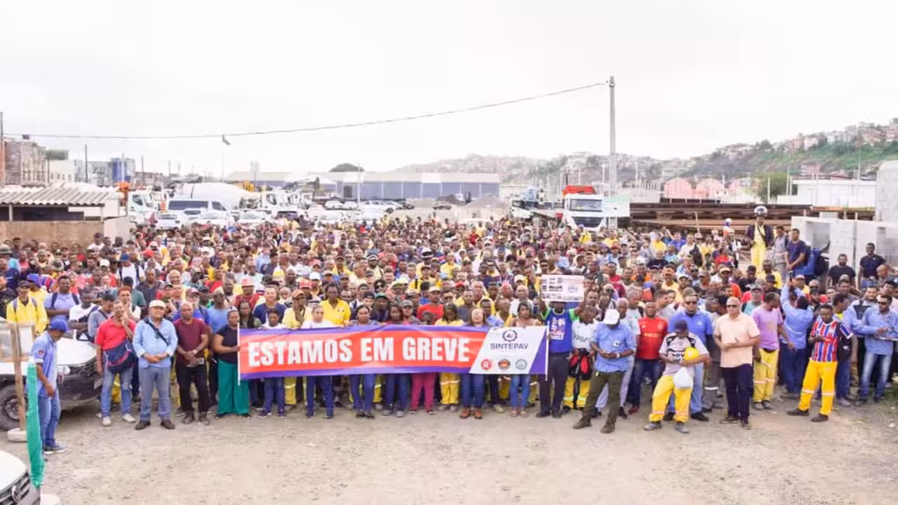 Greve paralisa obras do VLT e FIOL em 17 cidades da Bahia