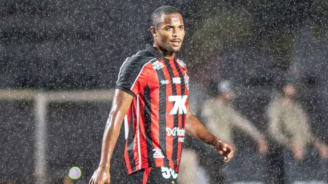 Vitória empresta lateral Paulo Roberto ao Cianorte e renova contrato até 2027