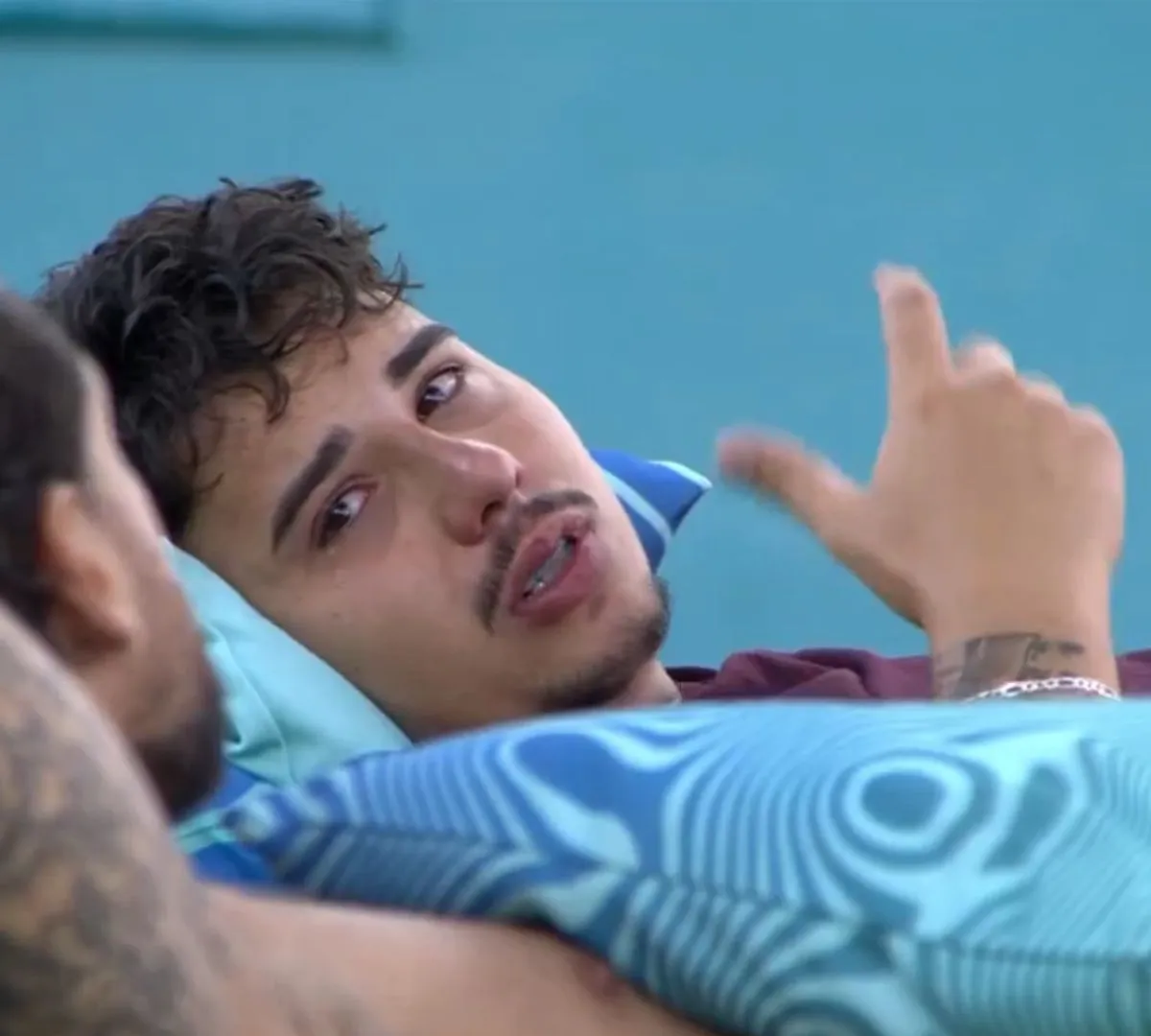 Foto Após confessar traição, participante do BBB 26 é envolvido em nova confusão