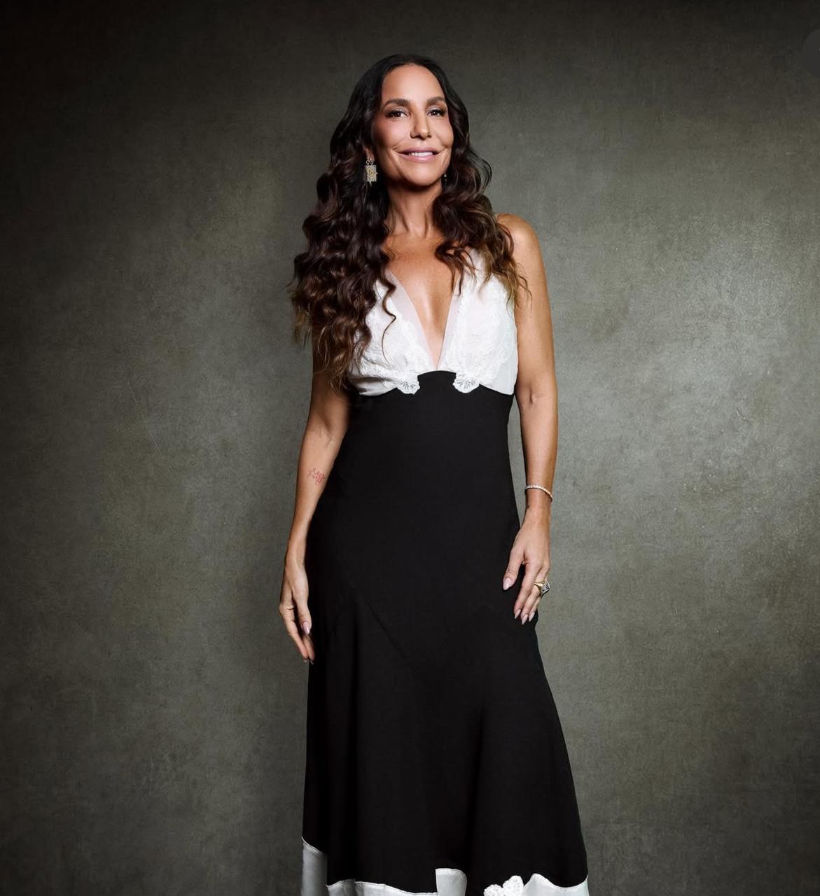 Flagra na Itália: Ivete Sangalo aparece aos beijos com empresário