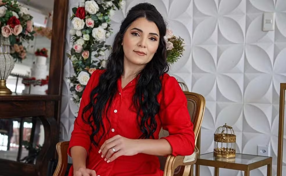 então marido de Sara Mariano deixando fórum