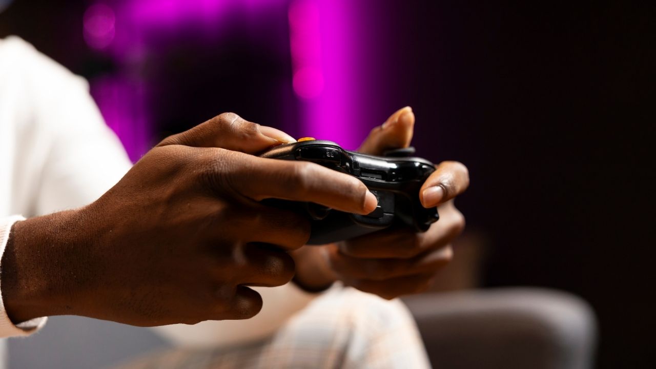 Sony esclarece polêmica sobre licença de jogos no PS5