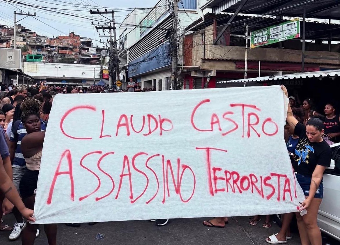Foto Moradores protestam após operação no Rio que deixou 128 mortos