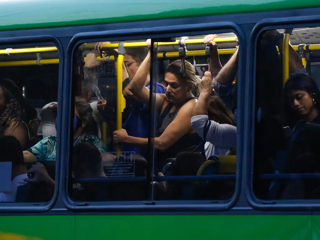 Ônibus lotado