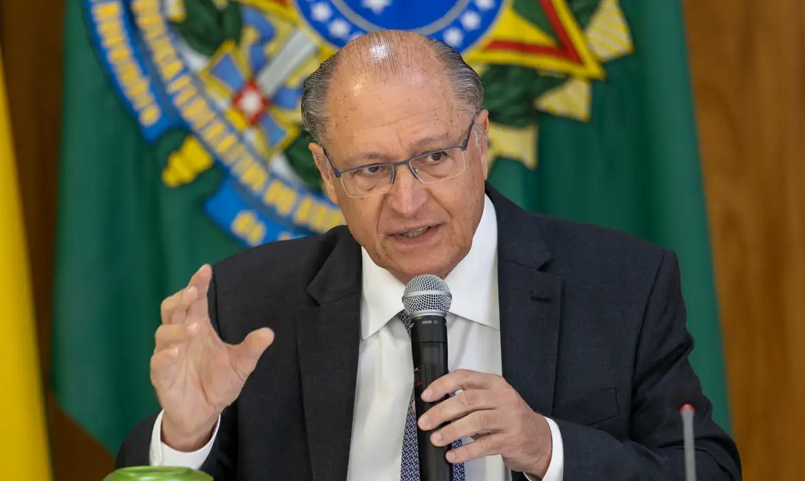 Alckmin confirma saída de ministério para disputar reeleição