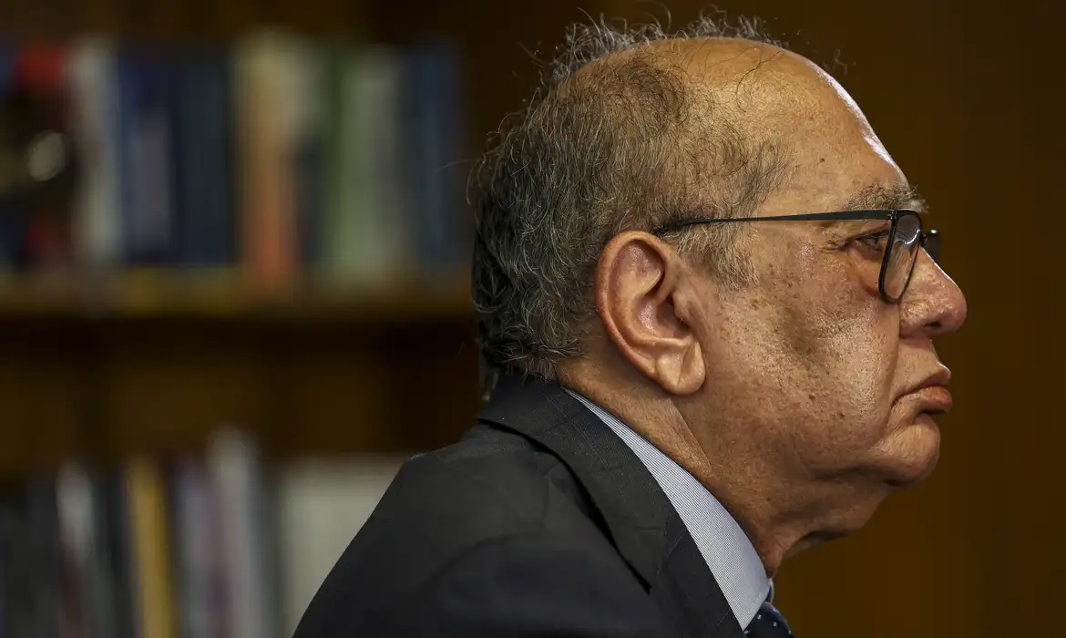 Foto Gilmar Mendes manda suspender penduricalhos sem previsão legal no Judiciário