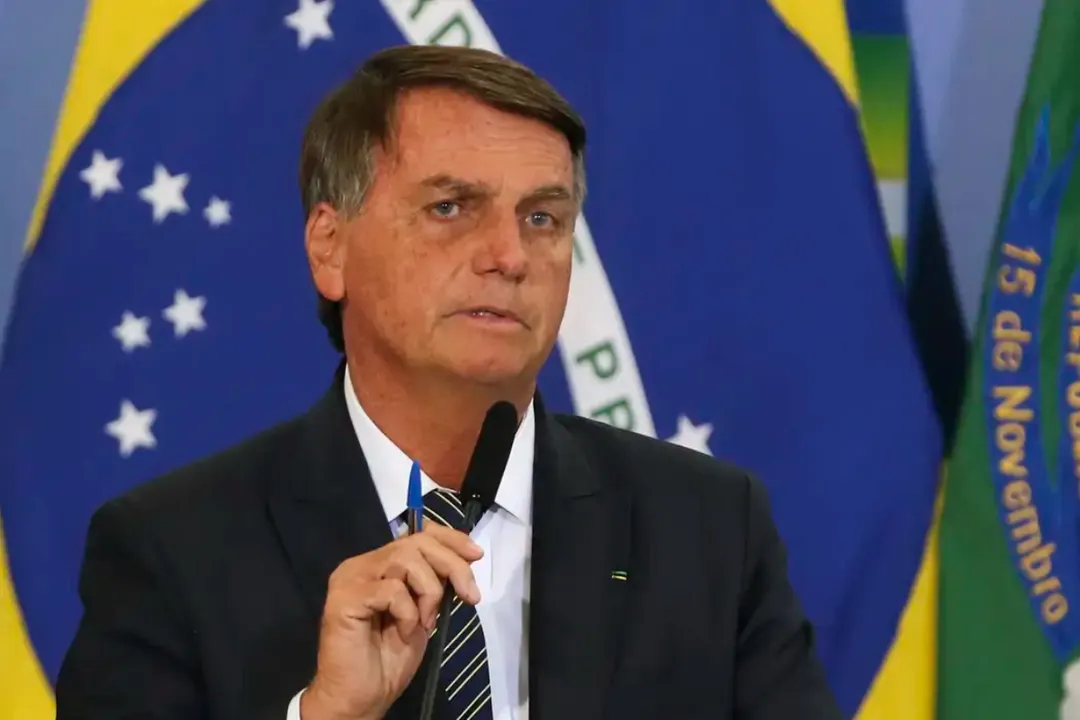 Foto Bolsonaro divide apoio entre Flávio e Tarcísio para a disputa em 2026