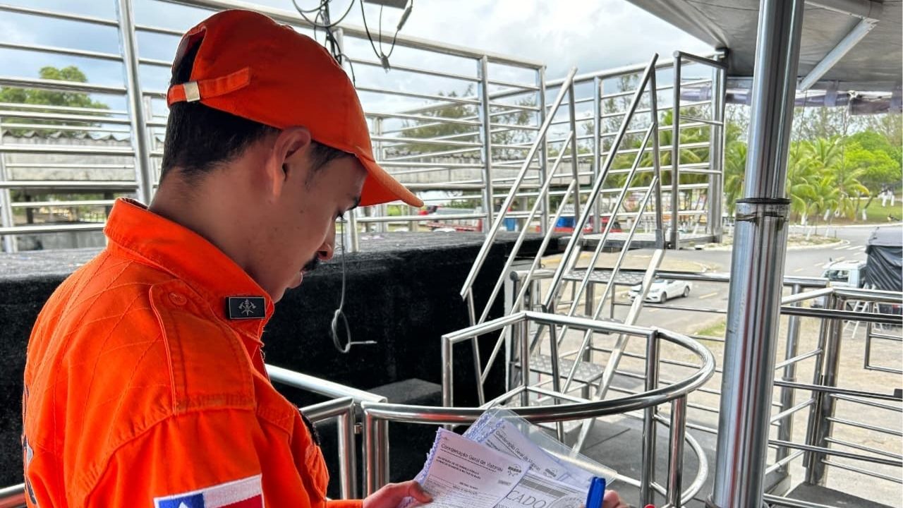 Foto Vídeo: Trios elétricos passam por vistorias para o Carnaval 2026