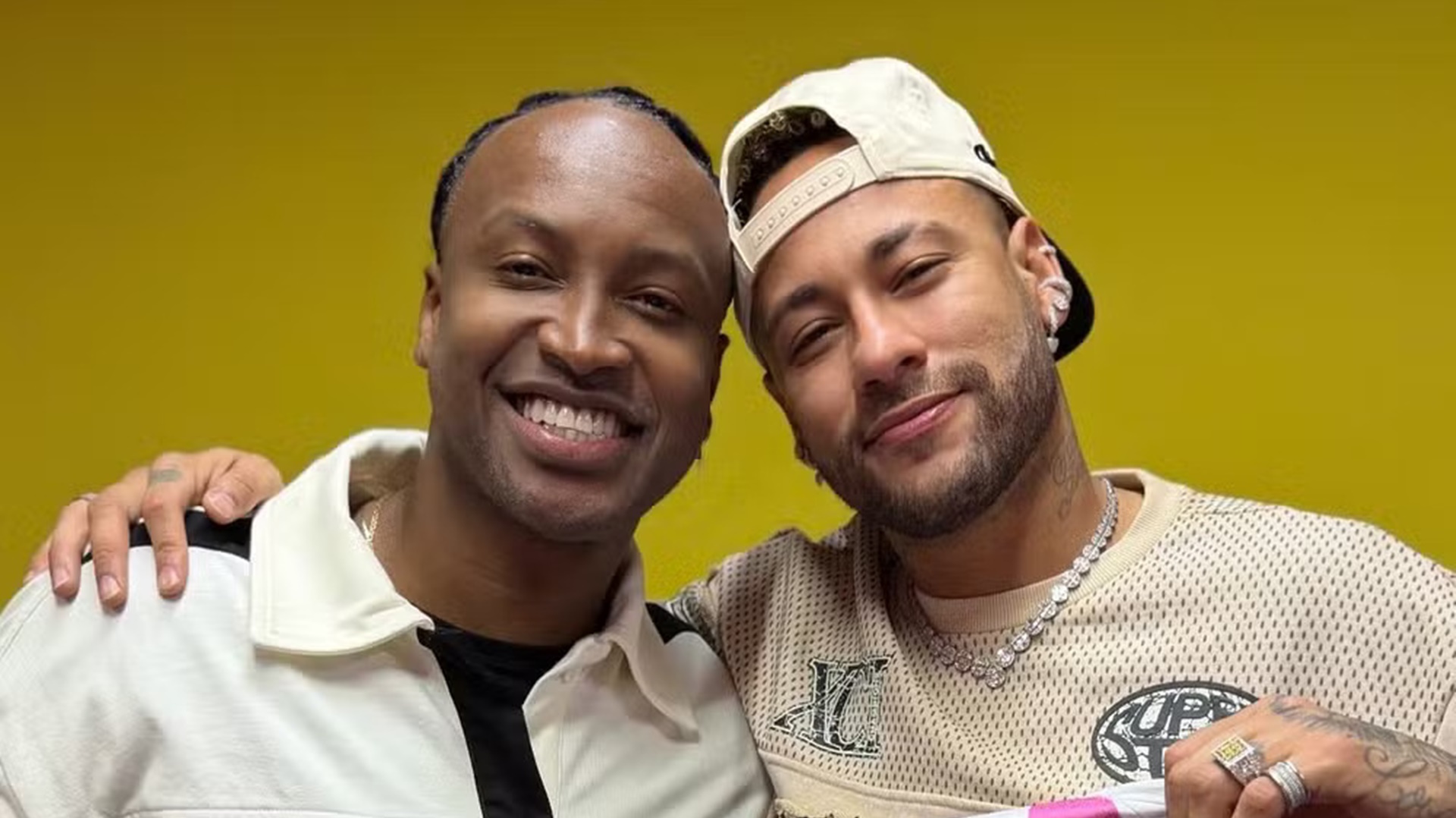 “Alô, Ancelotti”: Neymar se diz pronto para lutar por vaga na Copa durante show