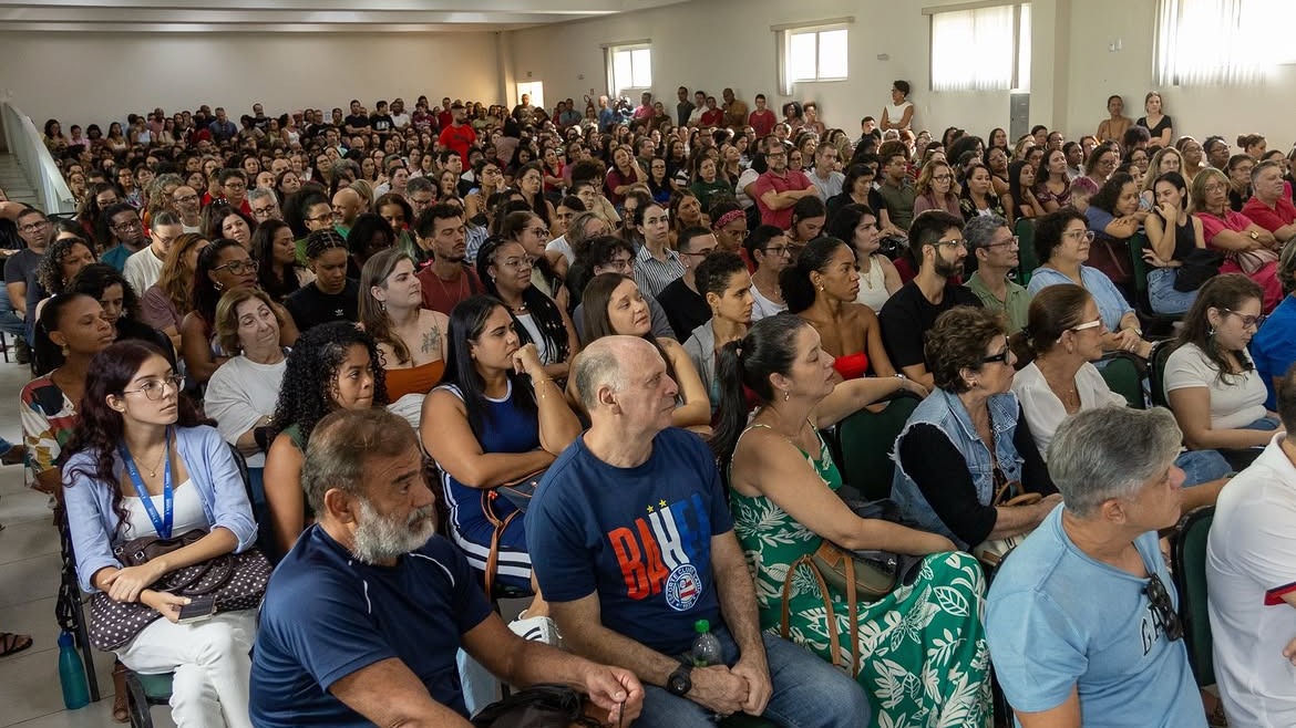 Professores aprovam novas paralisações após impasse nas negociações na Bahia