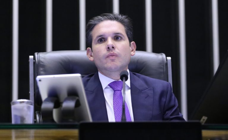 Hugo Motta anuncia medidas contra exploração infantil na internet