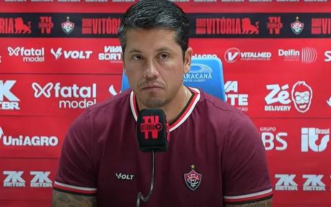 Imagem do treinador do Vitória 