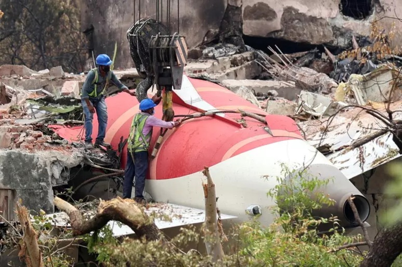 Acidente com Boeing 787 mata 279 pessoas na Índia
