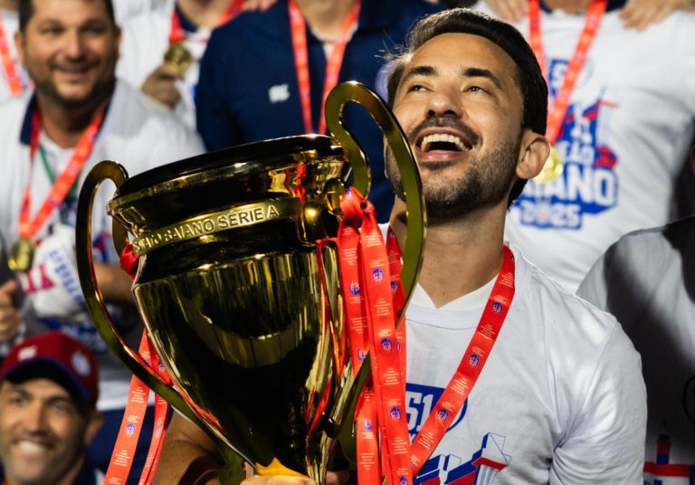 Foto Ele fica! Everton Ribeiro renova com o Bahia