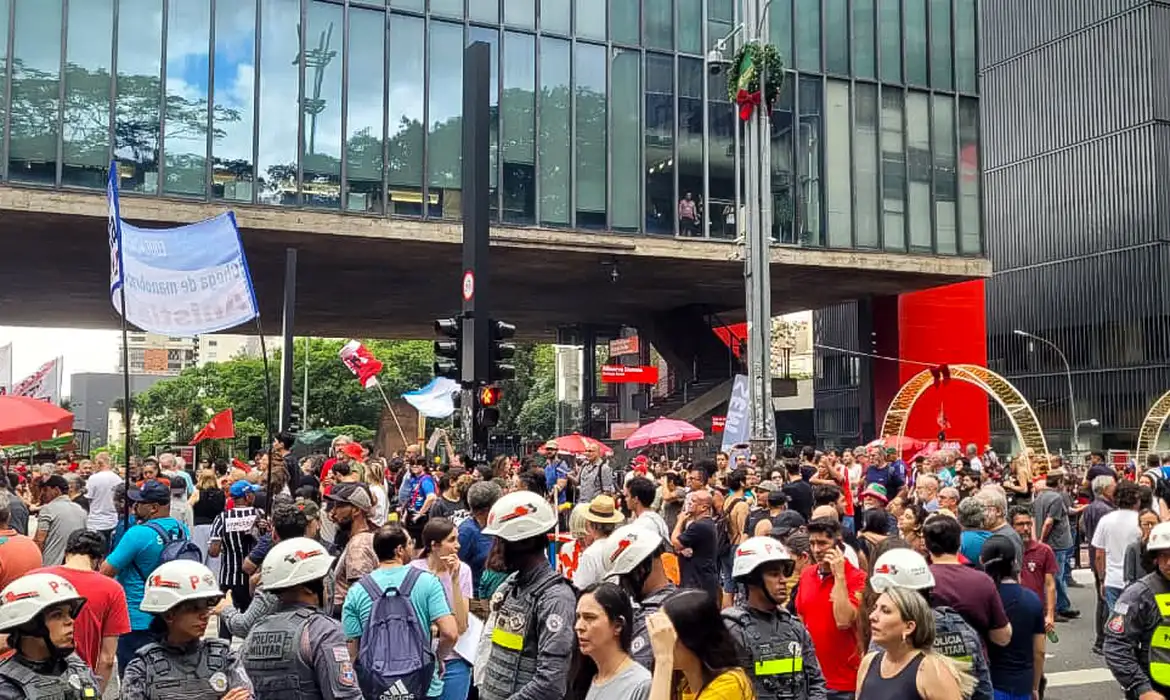 Foto Em várias capitais, manifestantes vão às ruas contra PL da Dosimetria