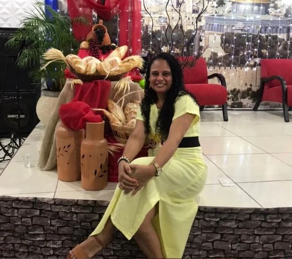 Foto Apóstola baleada na cabeça recebe alta quase cinco meses após ataque