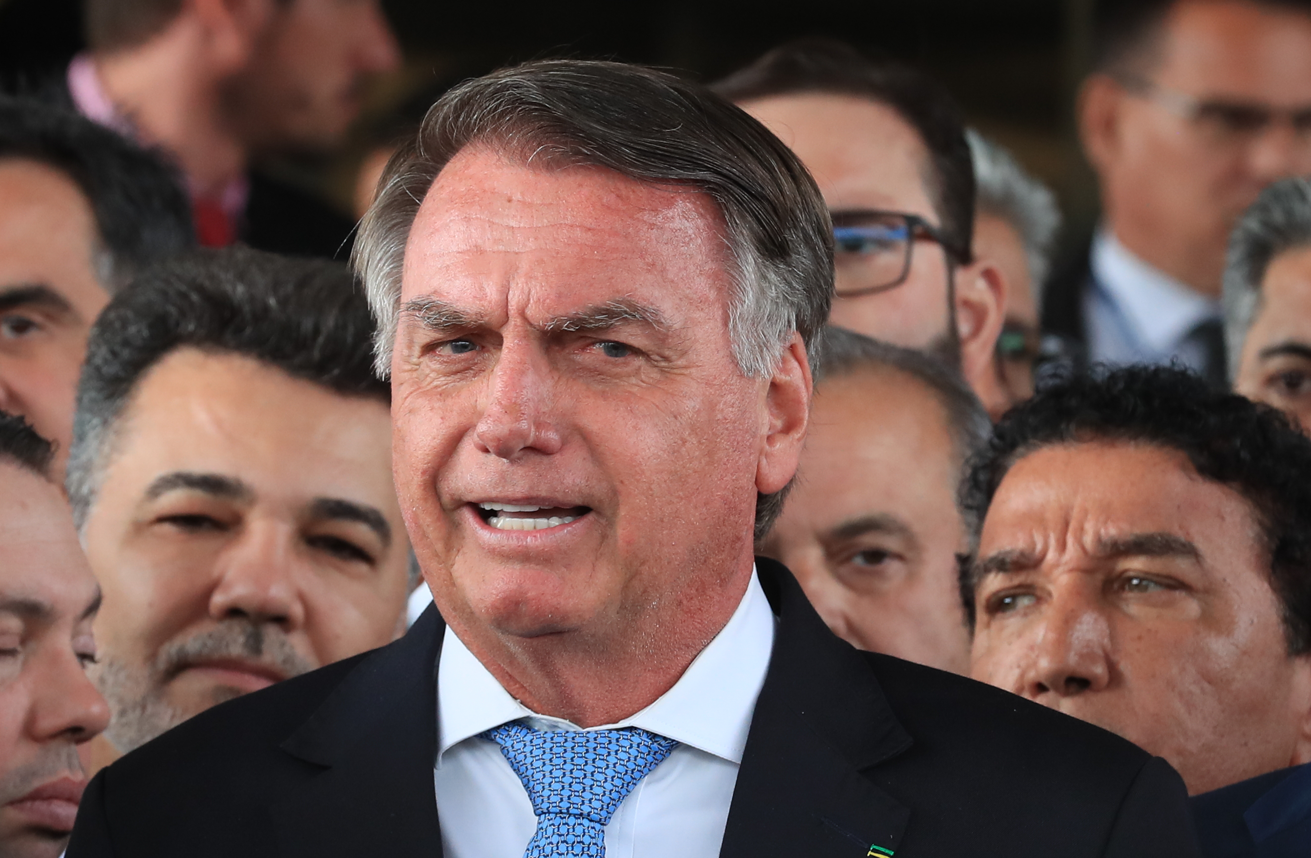 Moraes autoriza prisão domiciliar de Jair Bolsonaro