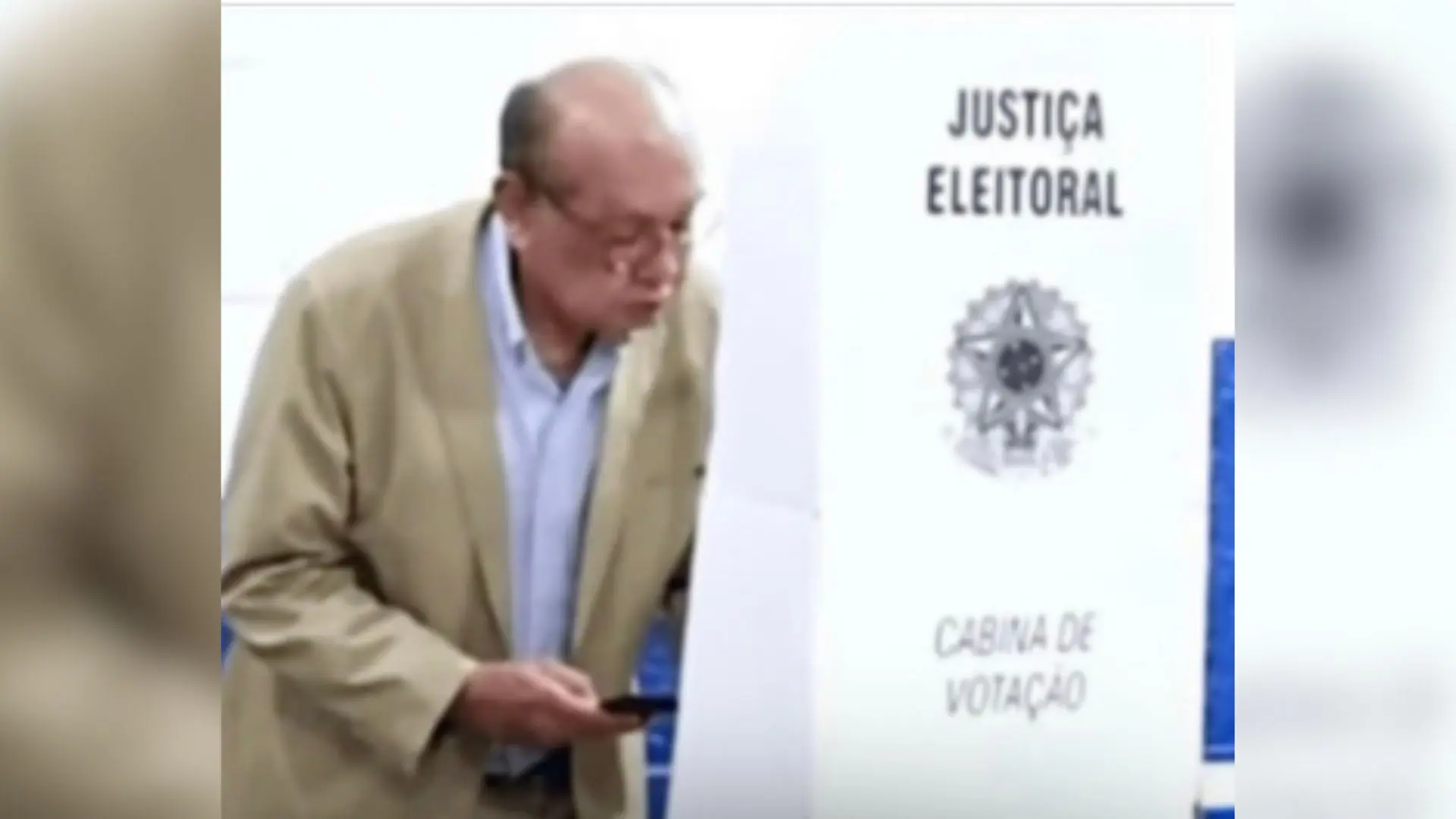 Foto Gilmar Mendes é filmado com celular durante votação em MT