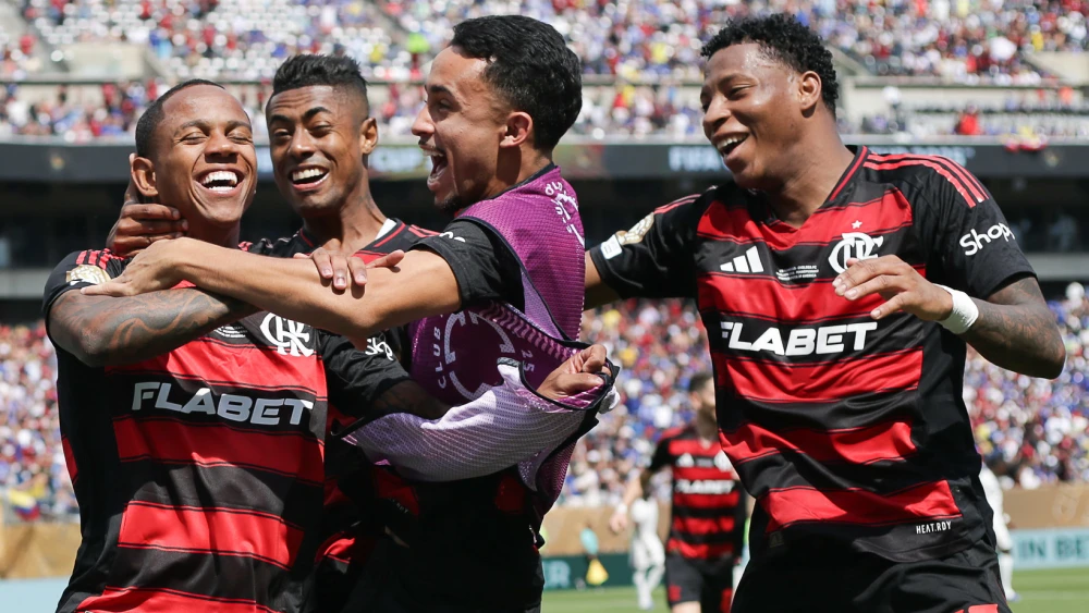 Jogadores do flamengo celebram vitória
