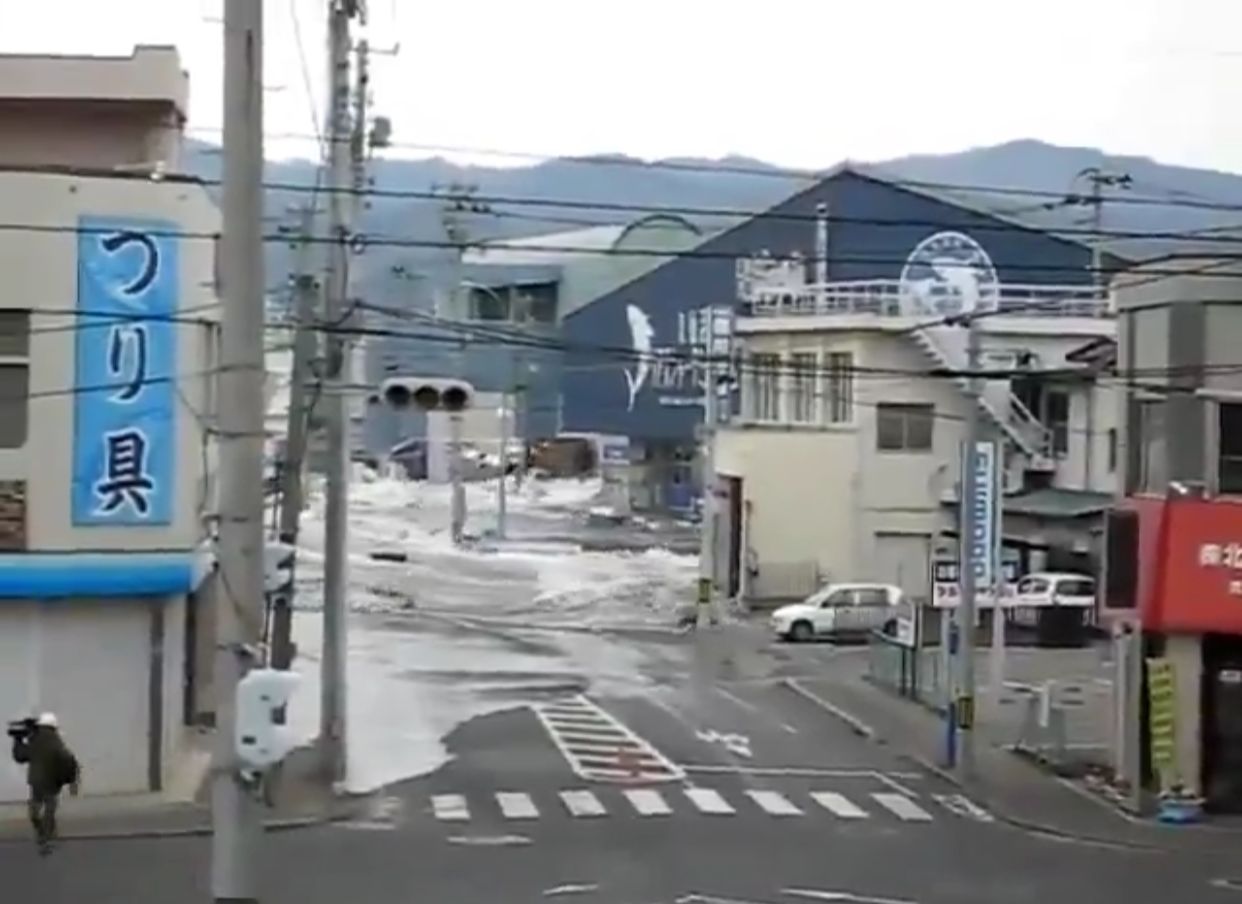 Terremoto de 7,5 no Japão aciona alerta de tsunami