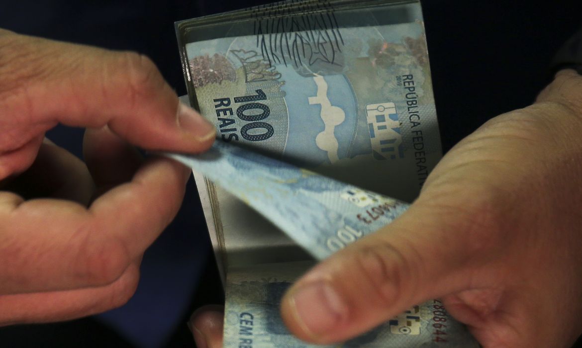 Pesquisa da AtlasIntel aponta que incertezas sobre as eleições de 2026 e o cenário econômico reduziram o otimismo dos brasileiros