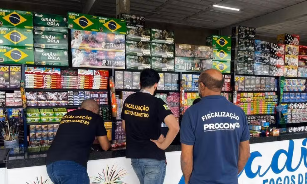 Ação da Polícia Civil em cinco cidades mira comércio irregular de artefatos pirotécnicos no período junino e não registra prisões