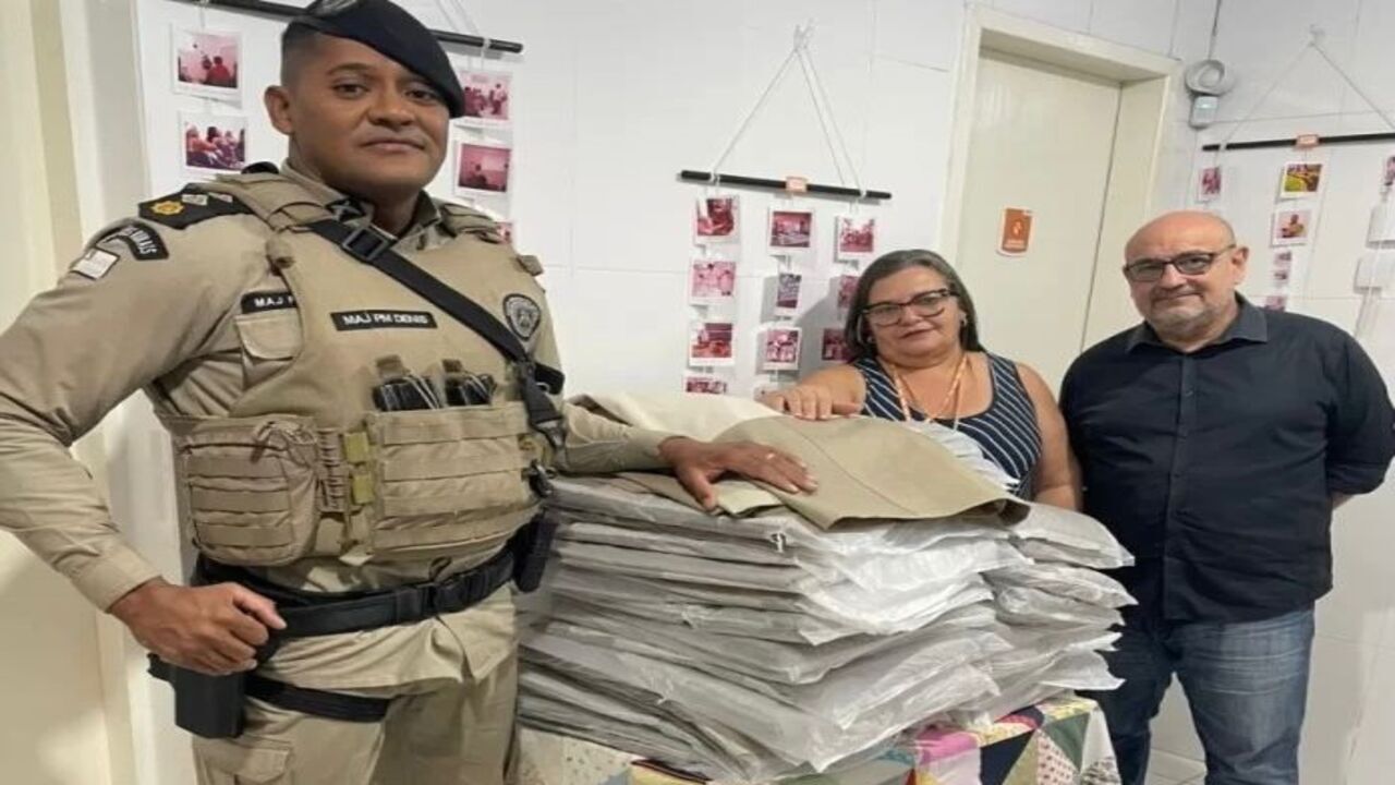 Foto Polícia Militar arrecada agasalhos para vítimas das chuvas 