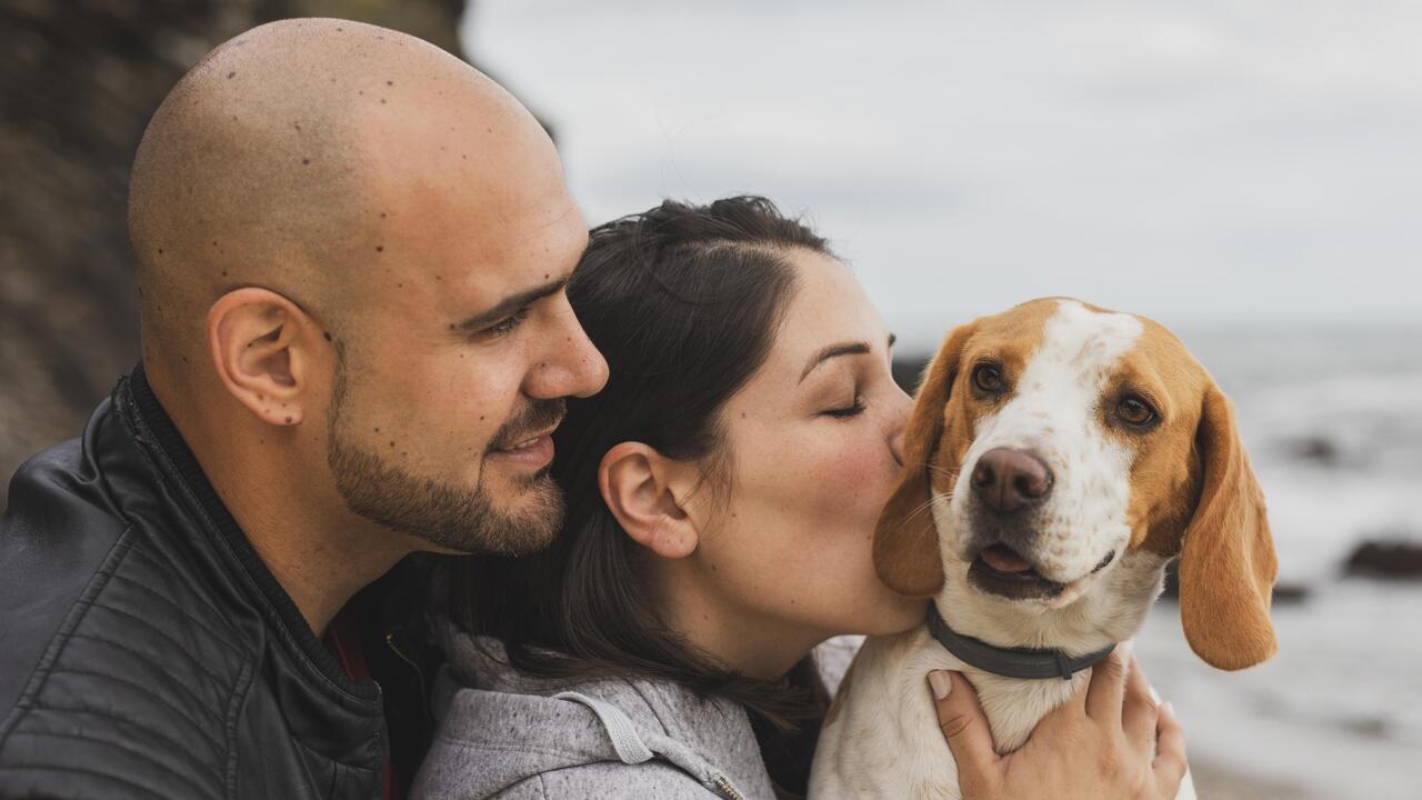 Casal com cachorro