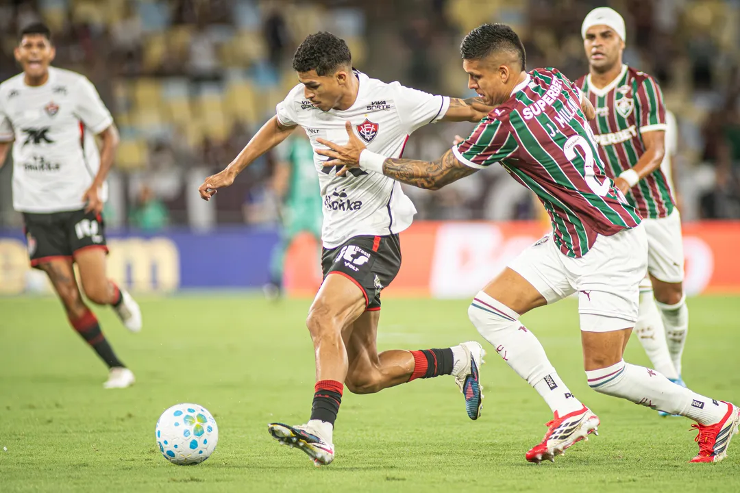 Vitória toma empate no fim e desperdiça chance de se aproximar do G-6