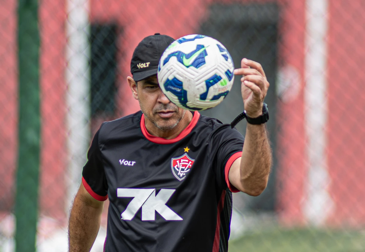 Vitória demite Fábio Carille após jogo no Maracanã