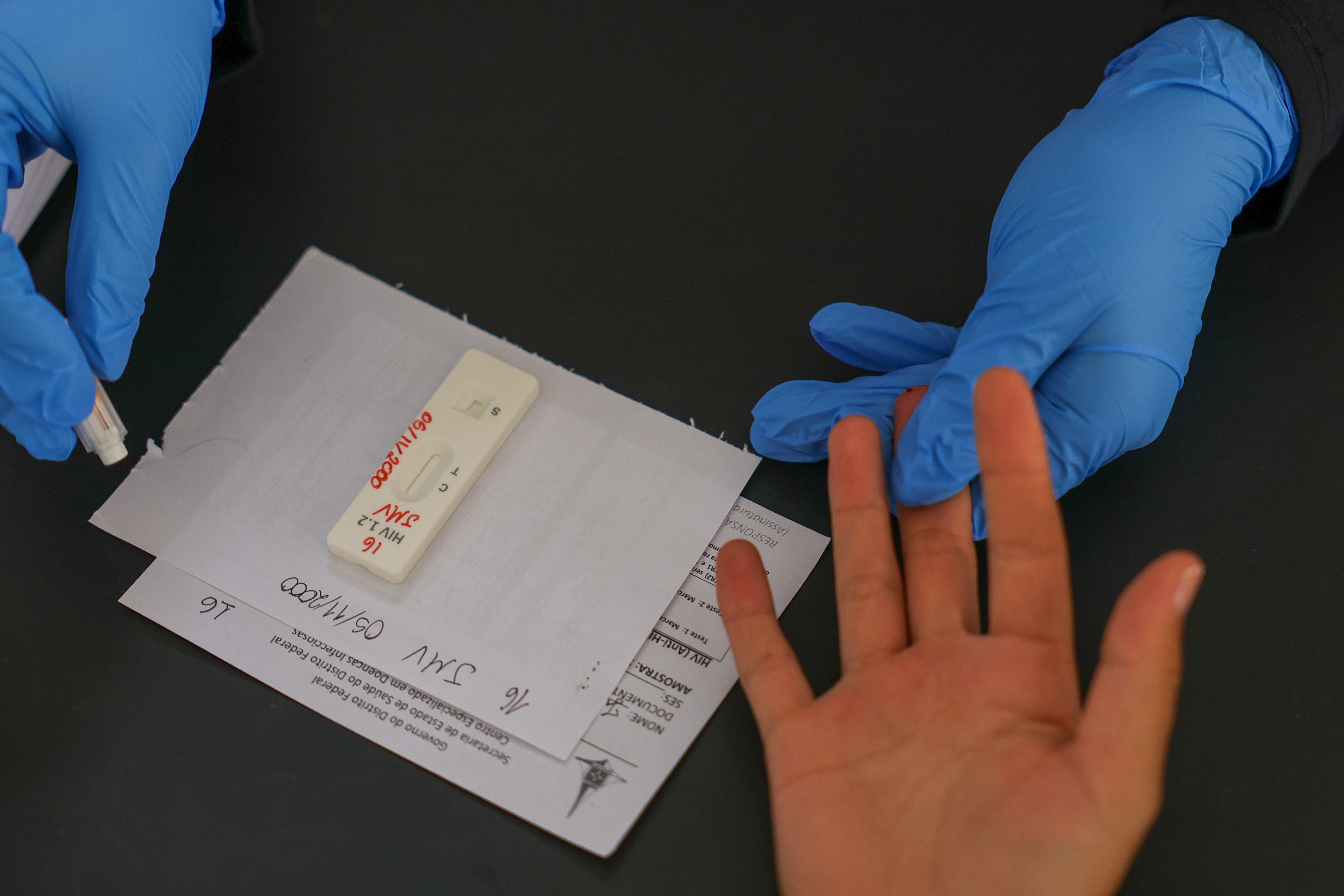 Foto OMS reconhece o fim da transmissão do HIV de mãe para filho no país