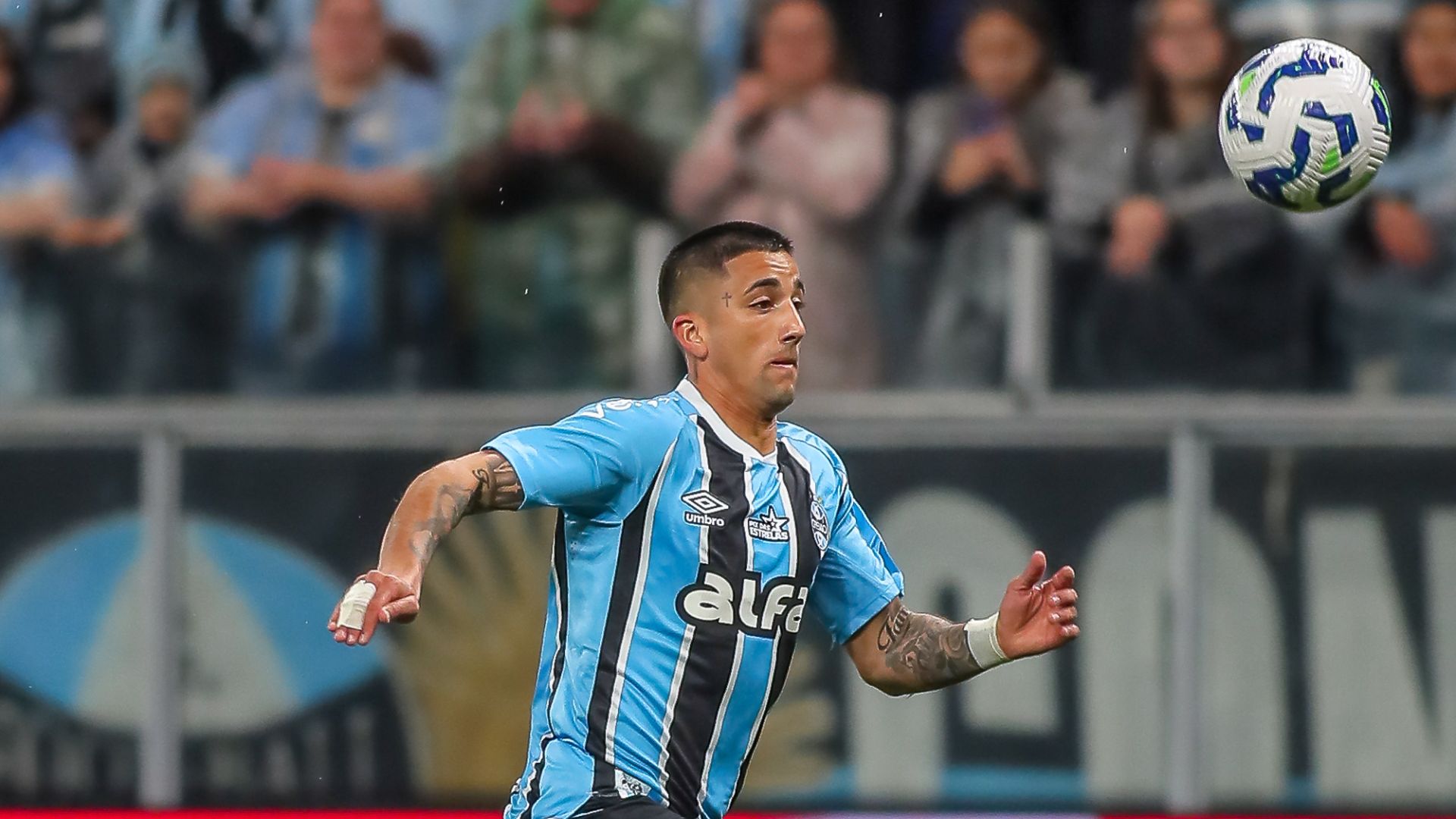 Foto Bahia negocia compra de atacante do Grêmio 