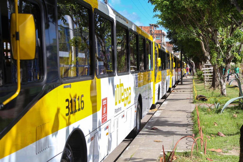 Obras na Ribeira alteram linhas de ônibus em Salvador; veja o que muda