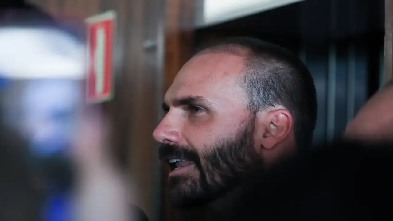 Foto Motta barra Eduardo Bolsonaro como líder da minoria e aumenta risco de cassação