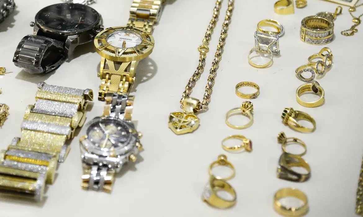 Setor de joias e pedras brasileiro amplia ofensiva internacional com negócios   