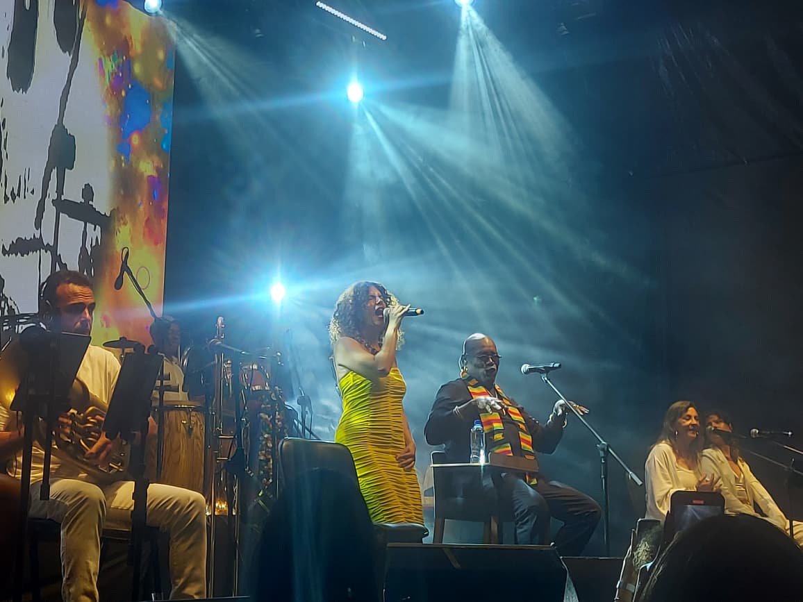 cantora Céu