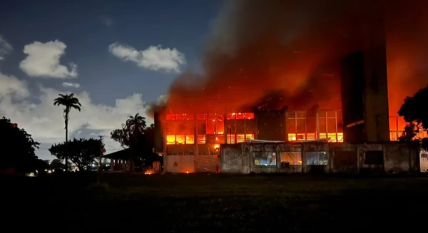 Foto Polícia Federal vai investigar se incêndio na UFPE foi criminoso