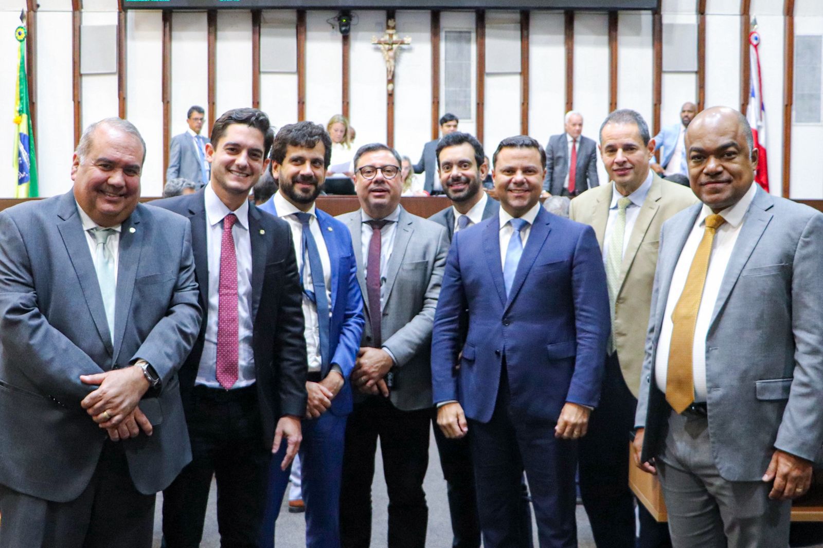 Foto Oposição trava sessão por 16 horas contra projetos do governo na ALBA