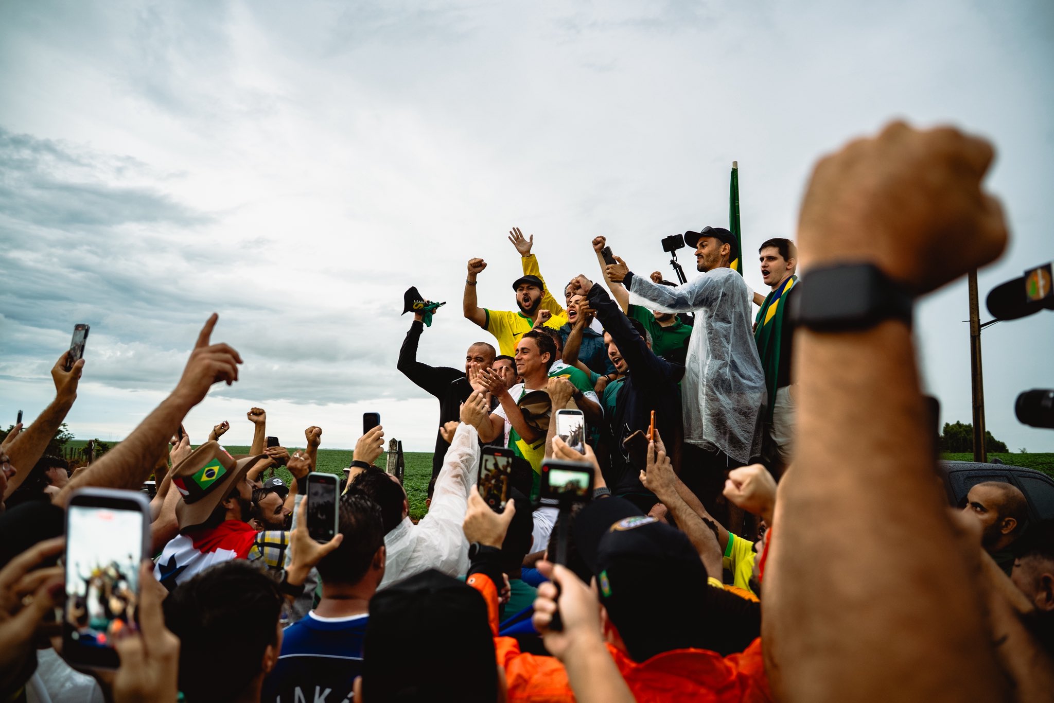 Foto Nikolas Ferreira anuncia ponto final de caminhada em Brasília 