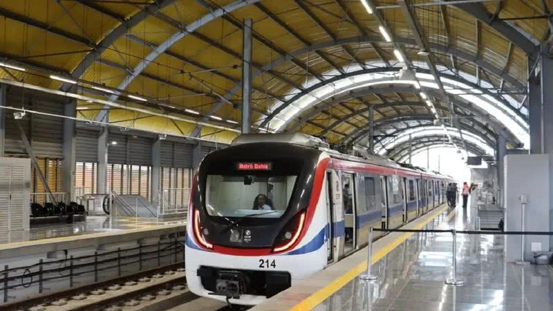 Vídeo: Homem encontra fezes em banco de trem do metrô de Salvador