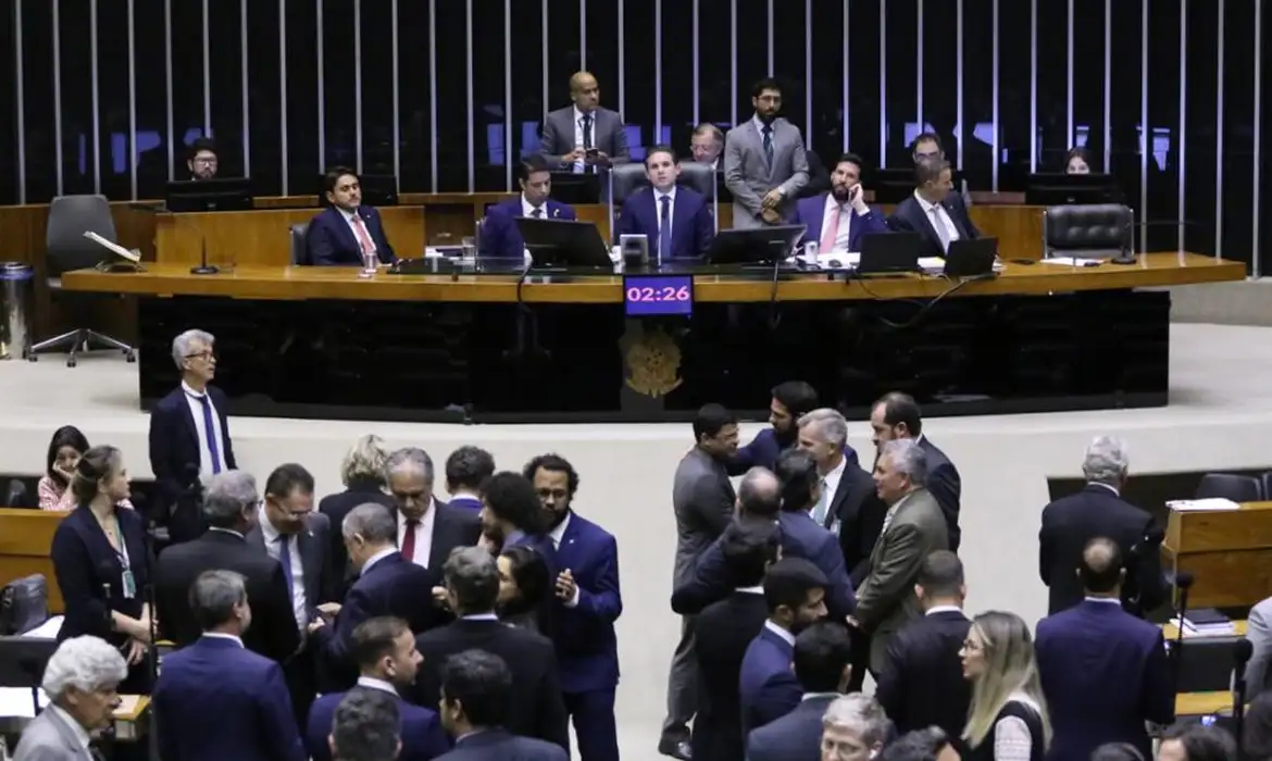 Foto Câmara aprova texto do projeto de lei antifacção