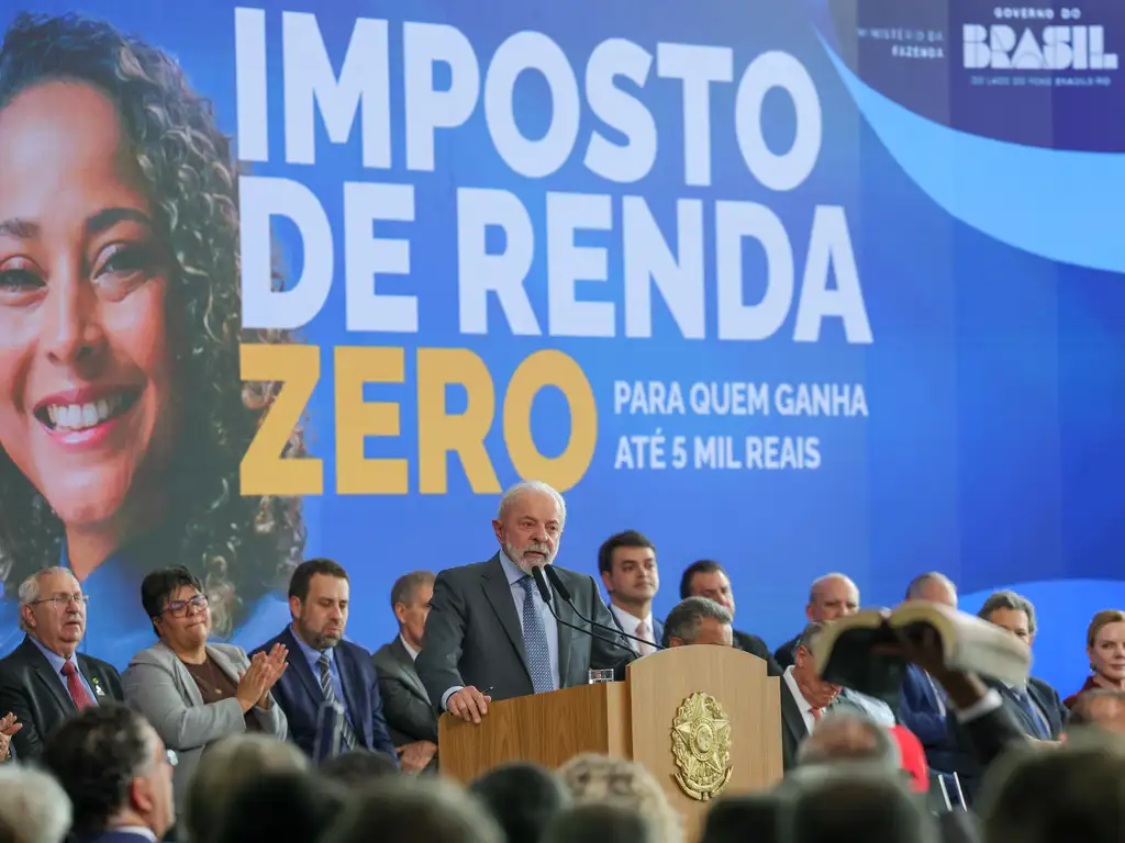 presidente Lula durante cerimônia de sanção projeto imposto de renda
