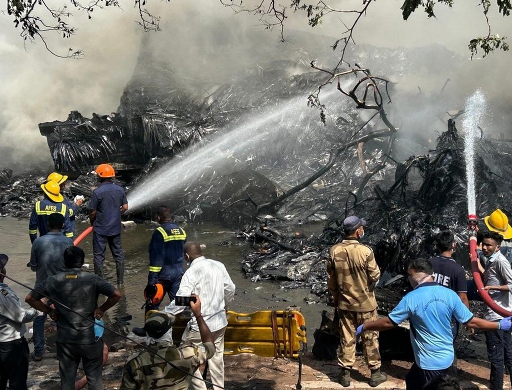 Homem sobrevive a queda de avião na Índia