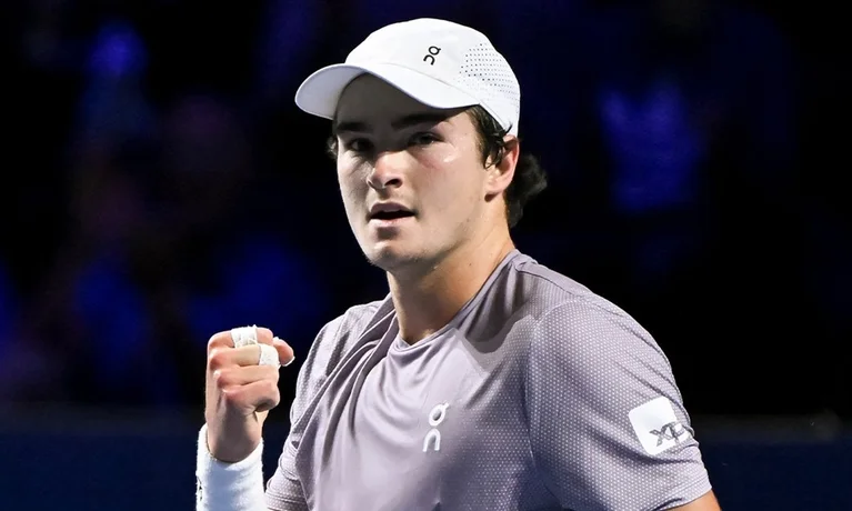 Foto João Fonseca faz história e vai à final do ATP 500 da Basileia