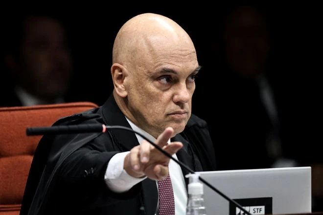 STF manda intimar Eduardo Bolsonaro por edital após fuga de notificação
