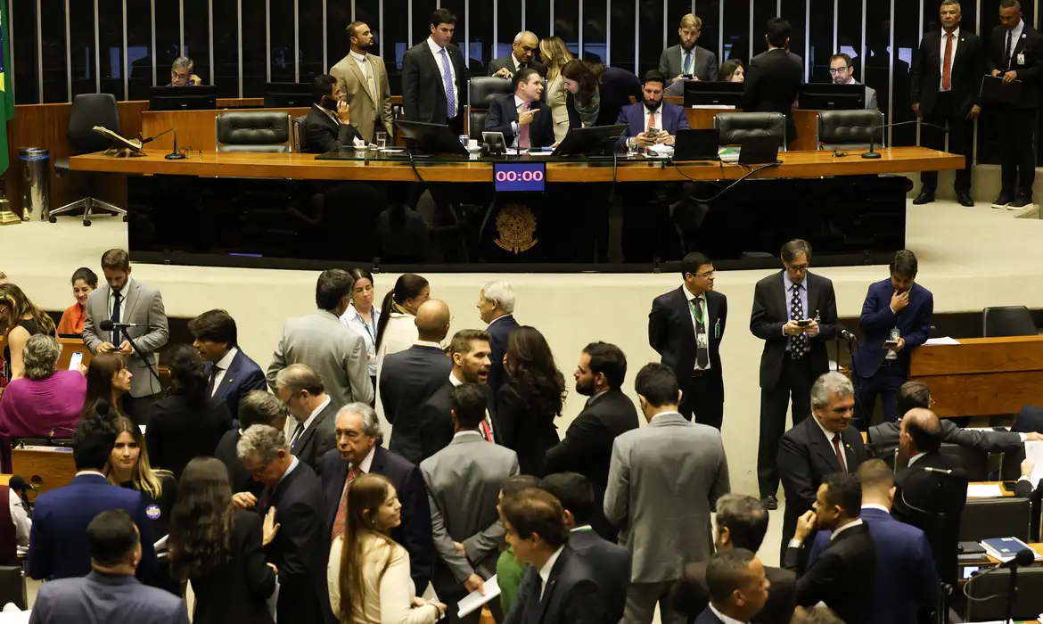Foto Câmara revoga regras do aborto para crianças e adolescentes vítimas de estupro