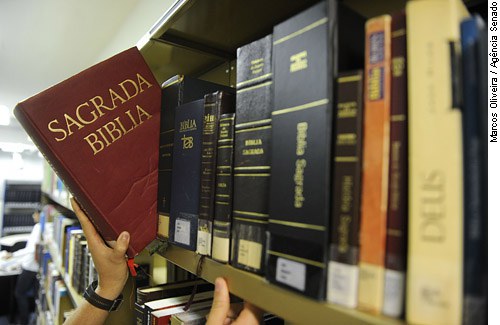 Foto Projeto propõe incluir estudo da Bíblia nas escolas da rede estadual