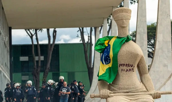 Foto Baiana recebe 14 anos de prisão por envolvimento nos atos contra o STF