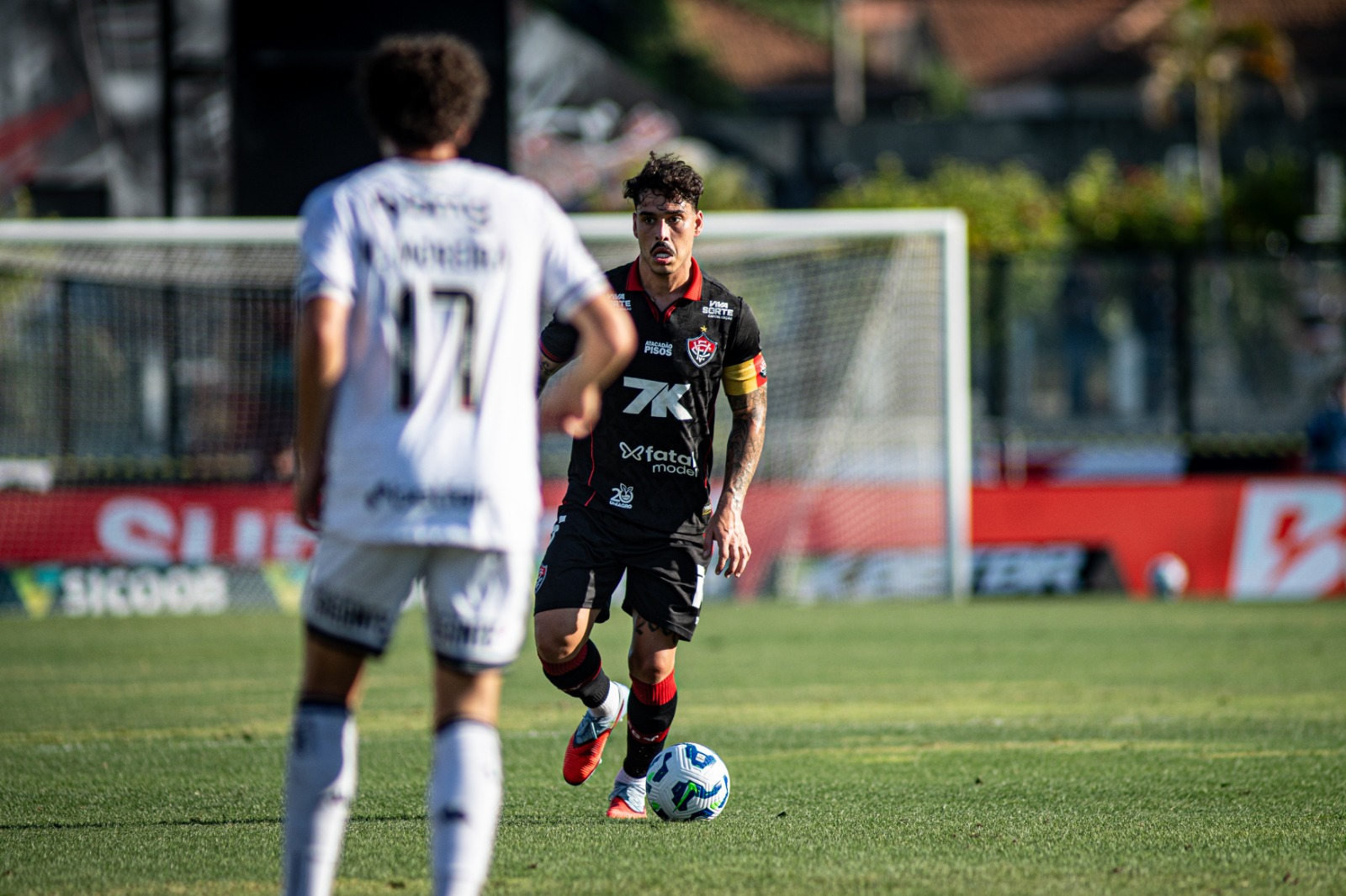 Foto Em jogo de muitos gols, Vitoria perde para o Vasco e se afunda no Z-4